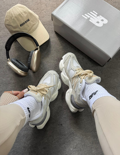 New Balance 9060 Couro - Bege