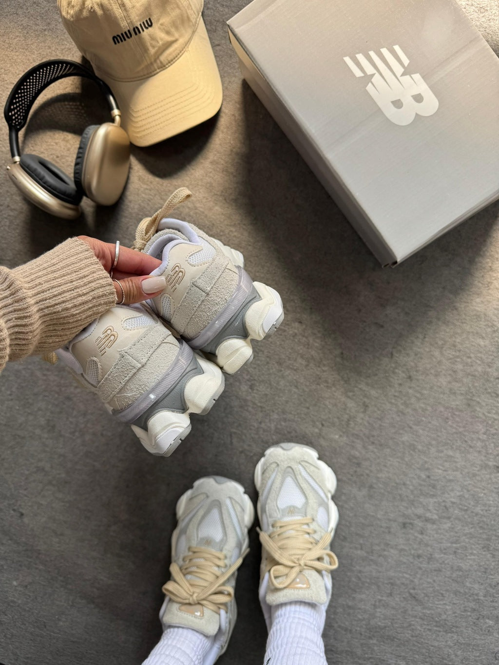 New Balance 9060 Couro - Bege