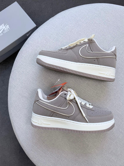 Nike Air Force 1 Luxo - Off Antílope