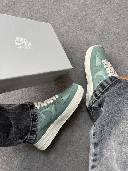 Nike Air Force 1 Luxo - Off Verde