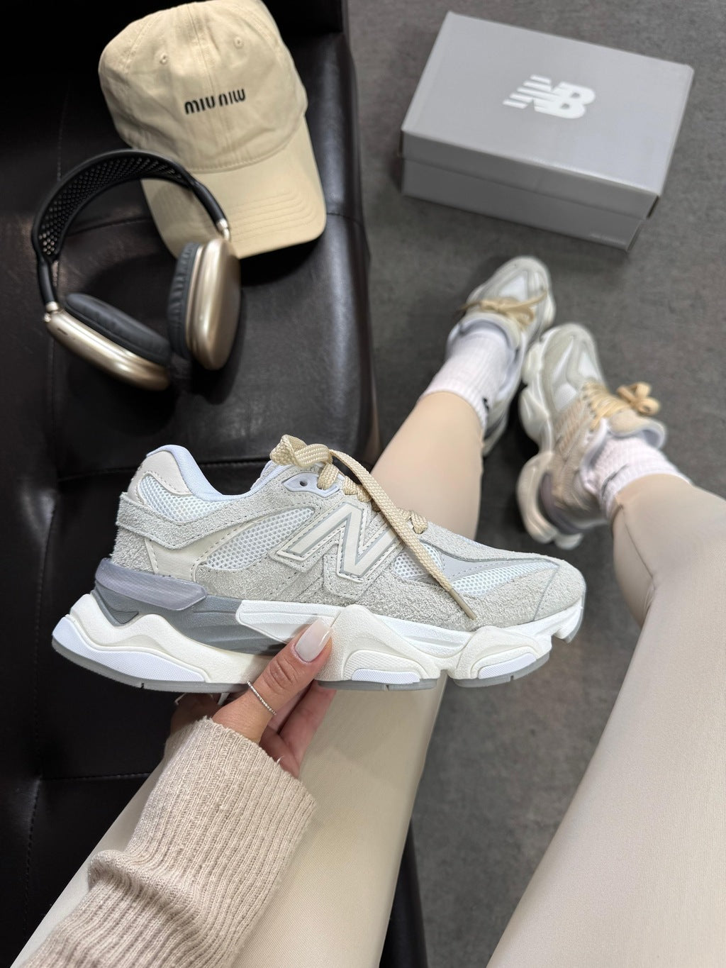 New Balance 9060 Couro - Bege