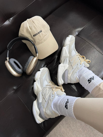 New Balance 9060 Couro - Bege